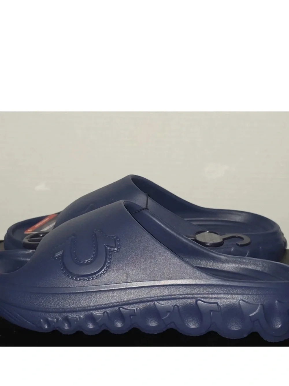 NWT $69 True Religion slides sz 12